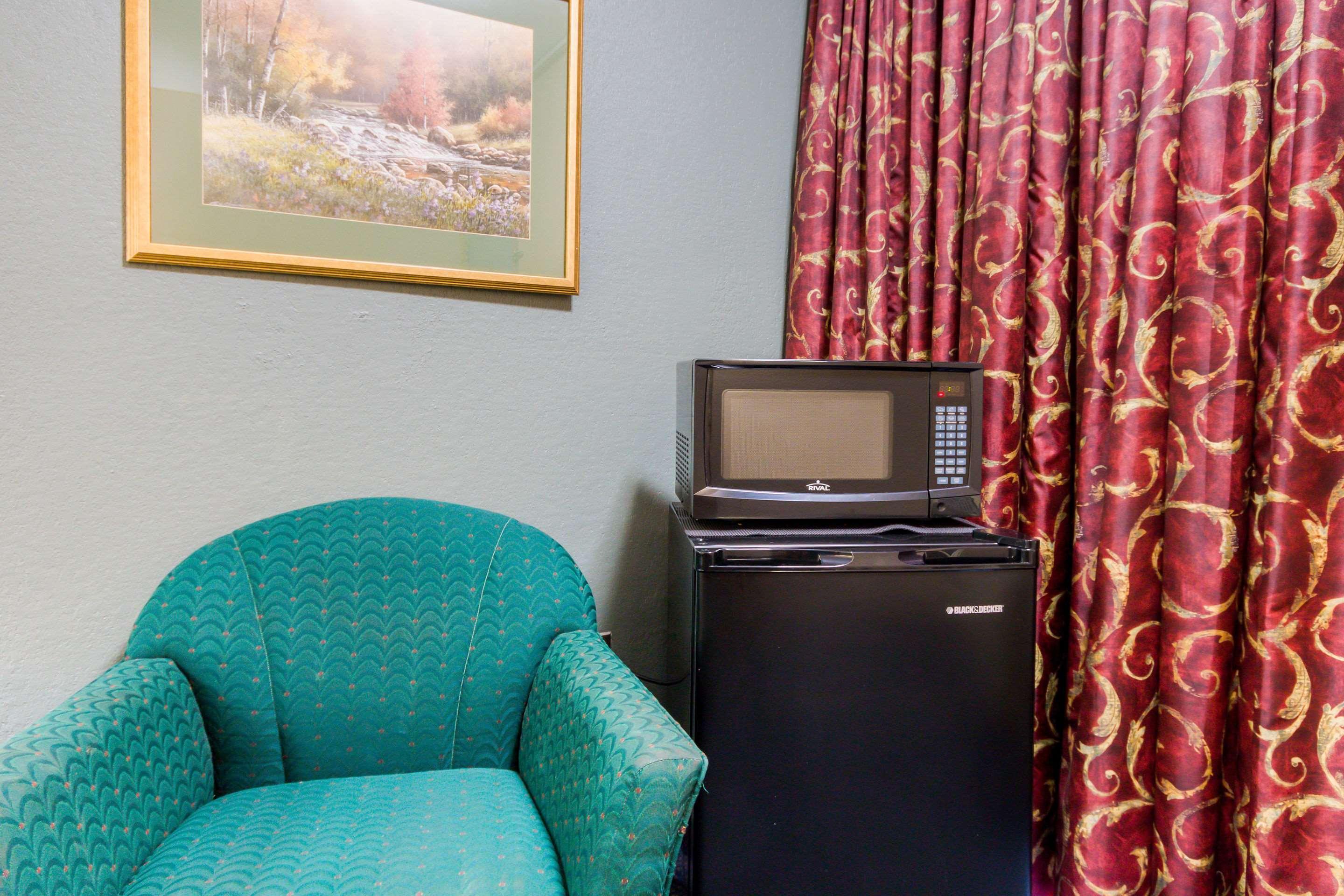Rodeway Inn And Suites Портсмут Экстерьер фото