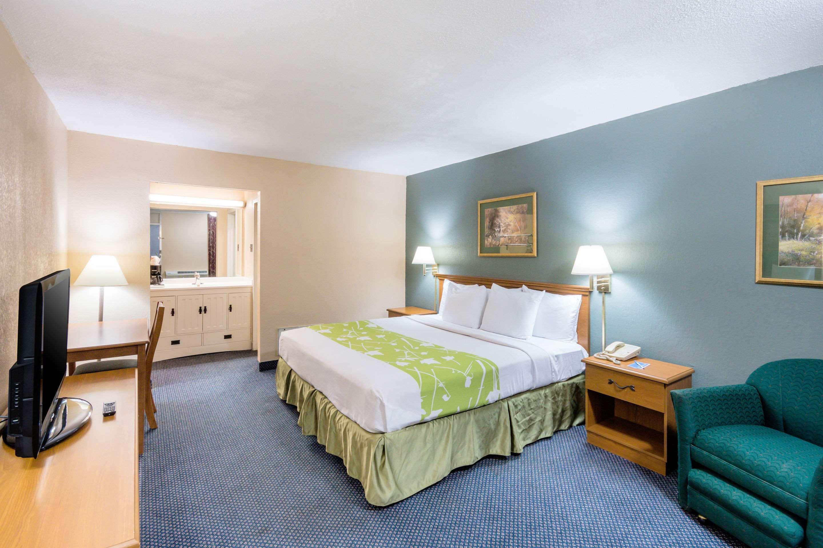 Rodeway Inn And Suites Портсмут Экстерьер фото