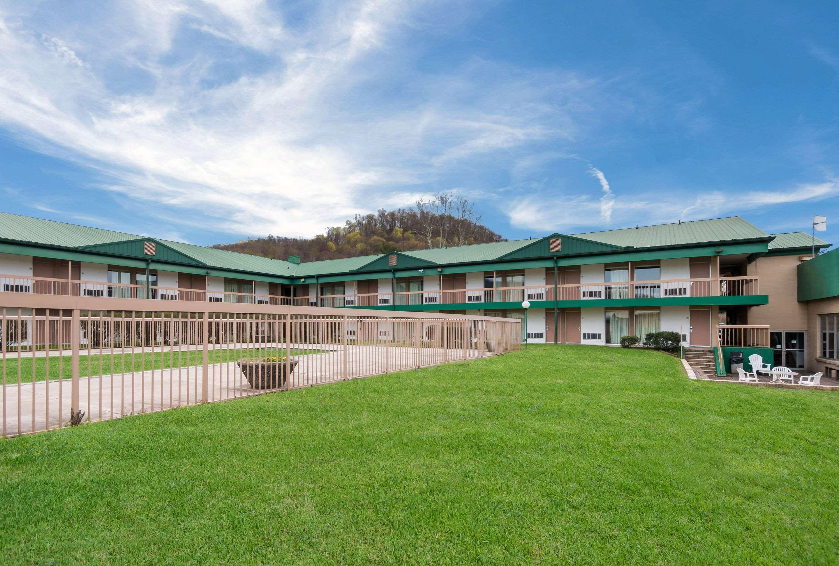 Rodeway Inn And Suites Портсмут Экстерьер фото