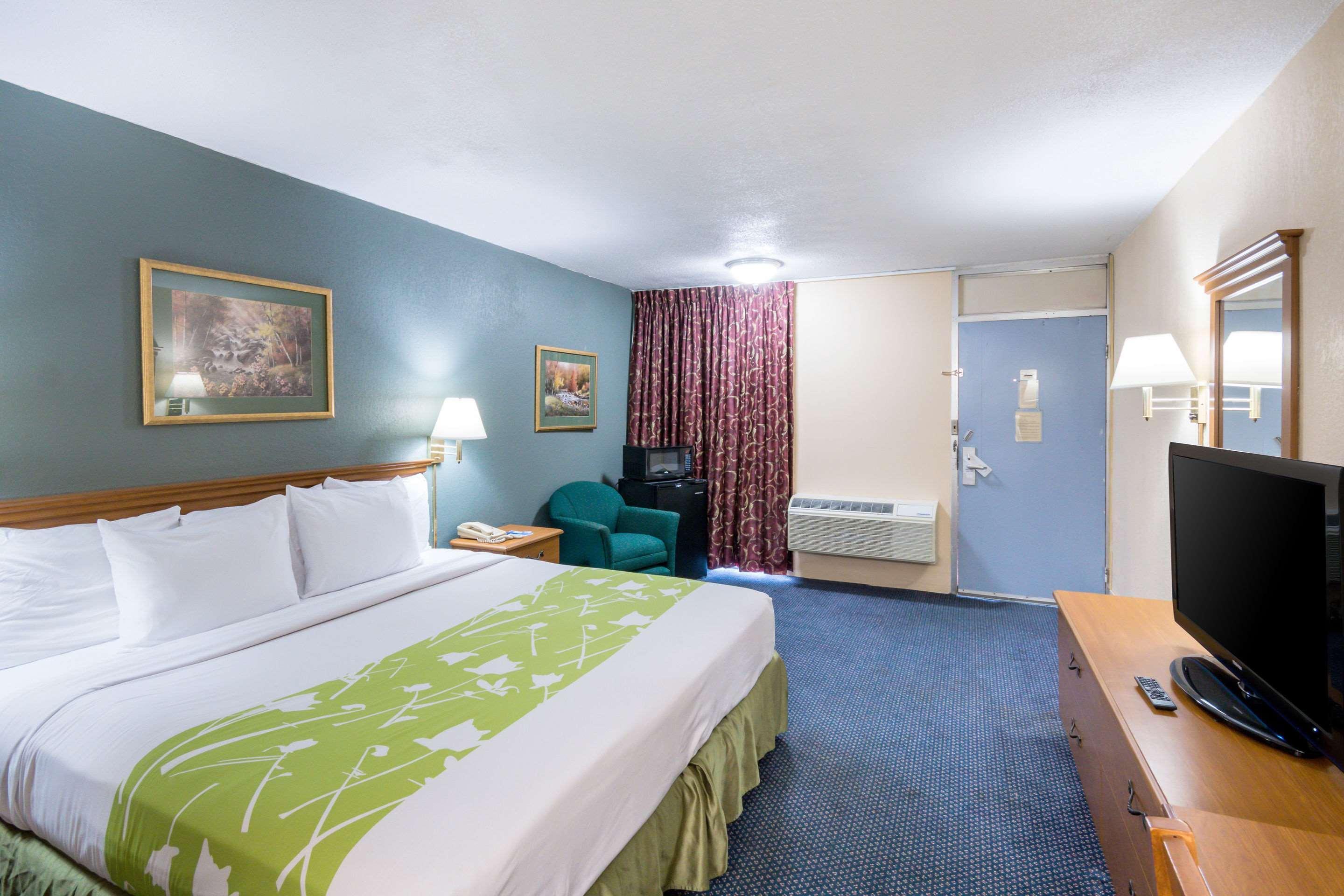 Rodeway Inn And Suites Портсмут Экстерьер фото