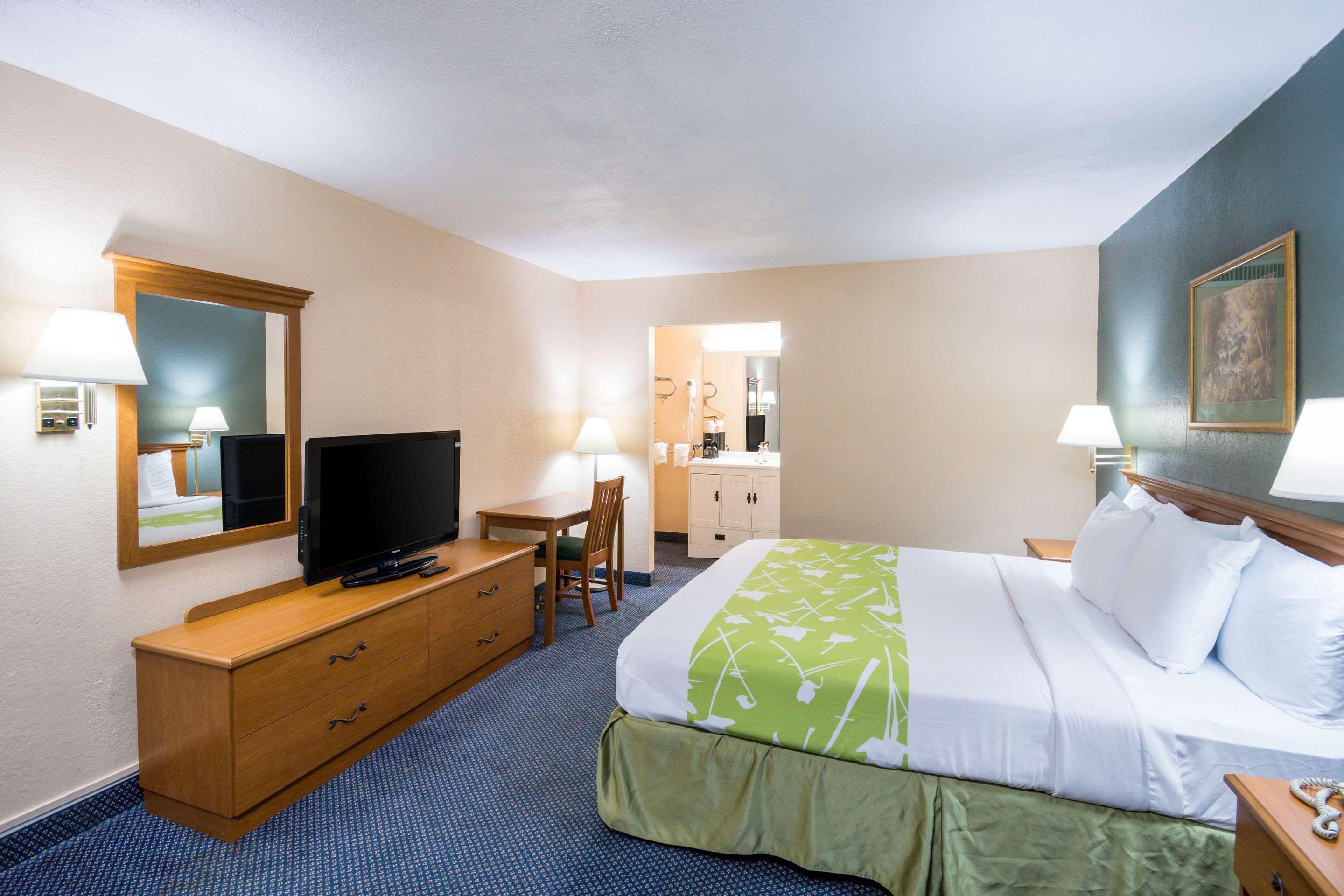 Rodeway Inn And Suites Портсмут Экстерьер фото