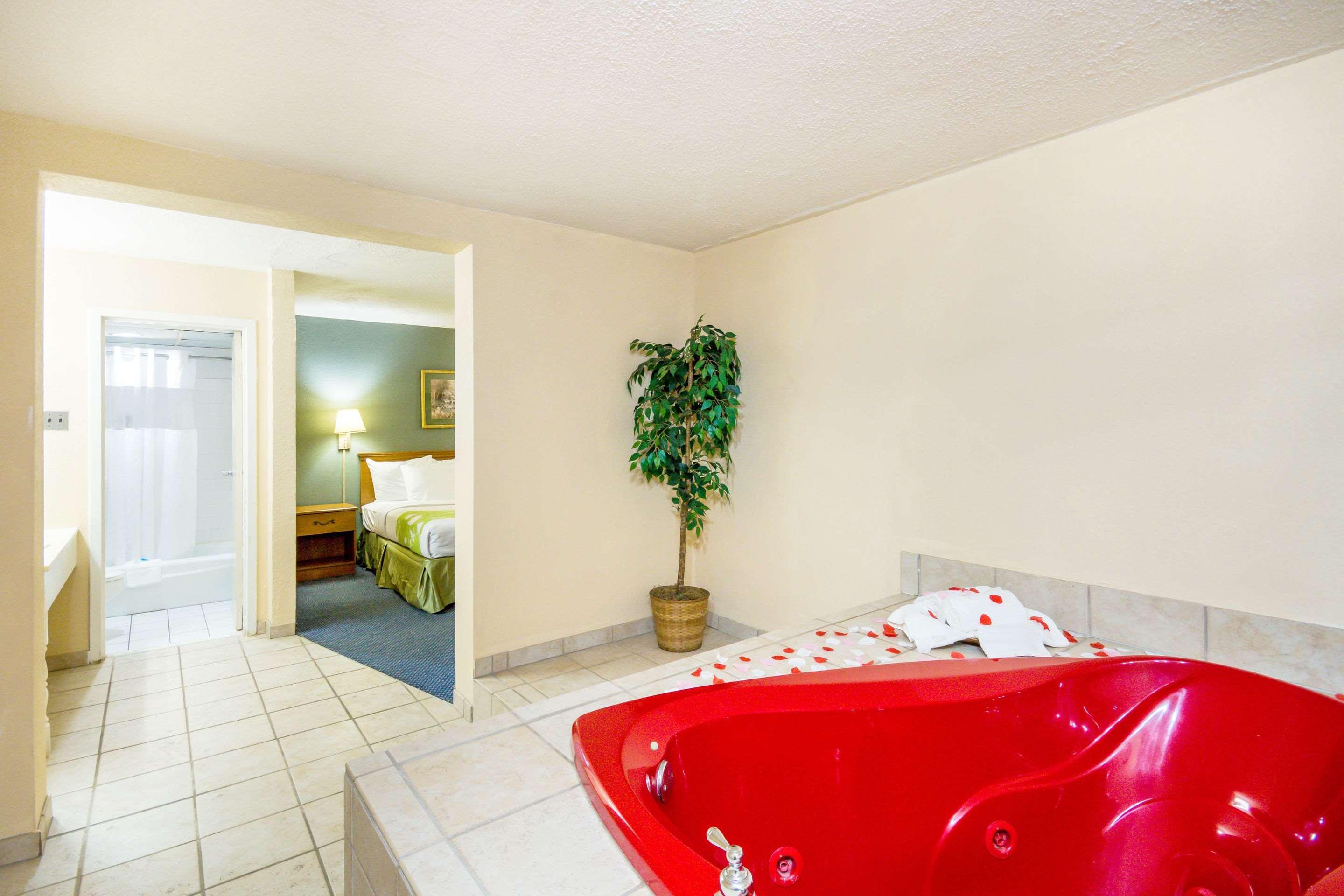 Rodeway Inn And Suites Портсмут Экстерьер фото