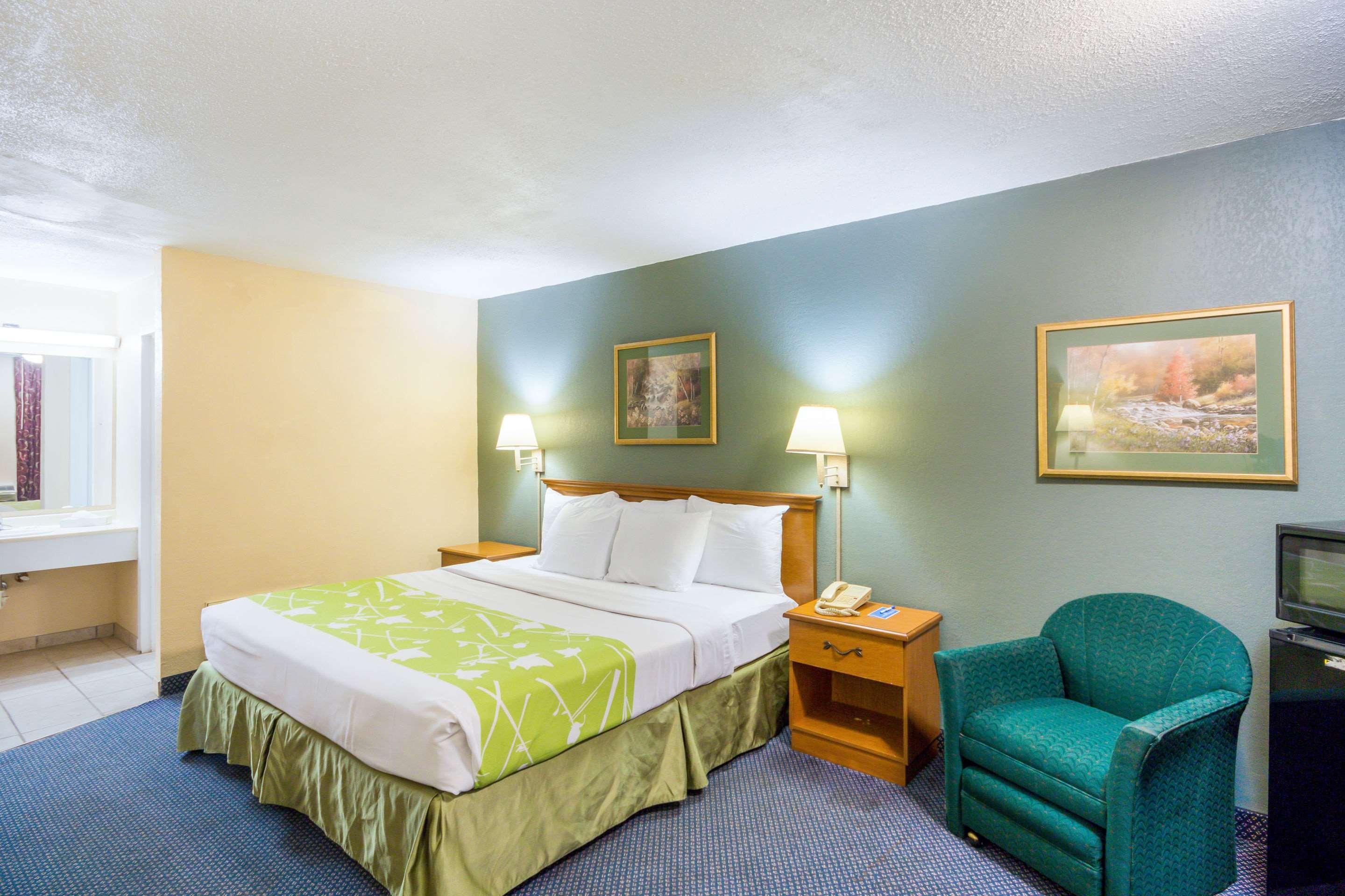 Rodeway Inn And Suites Портсмут Экстерьер фото