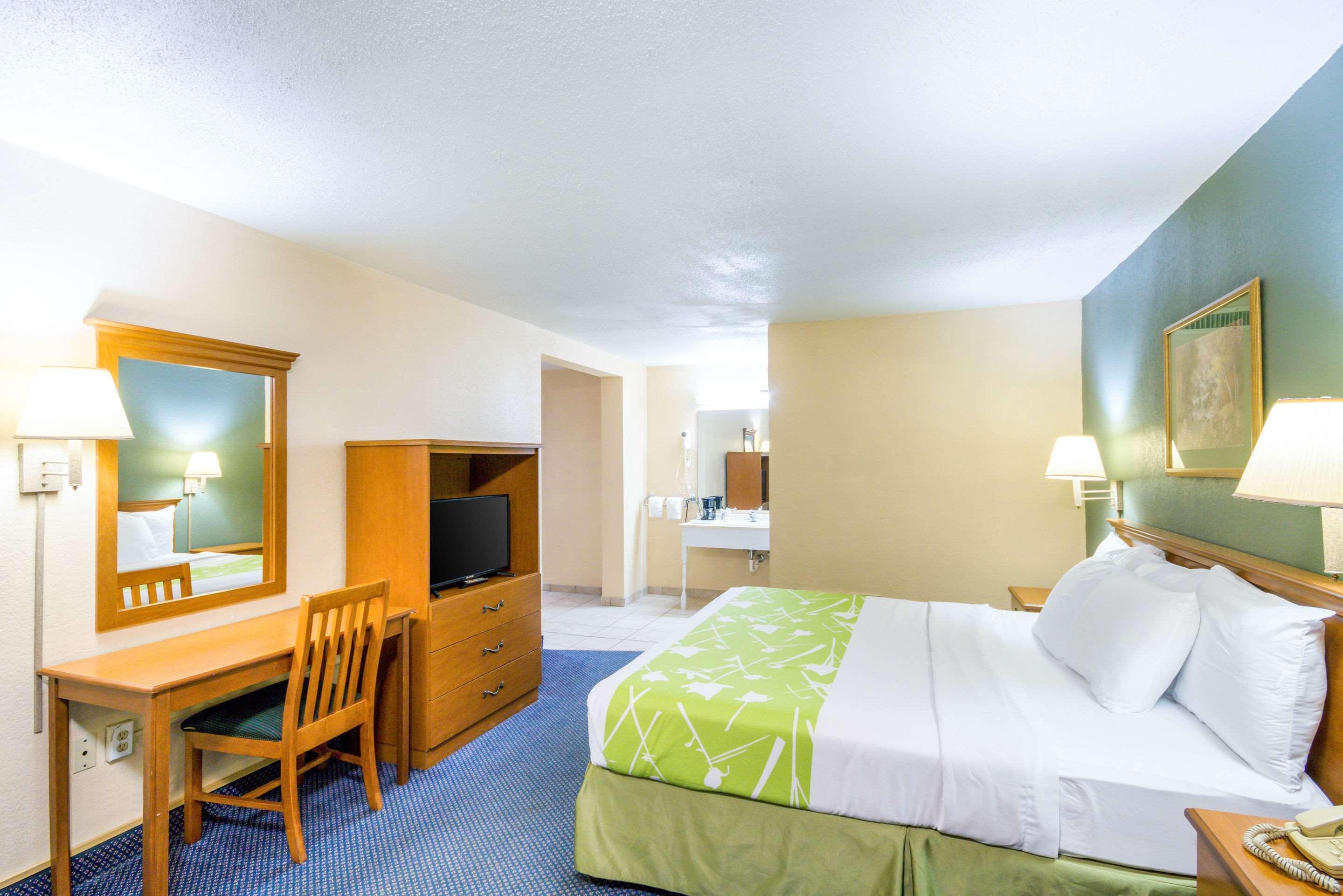 Rodeway Inn And Suites Портсмут Экстерьер фото